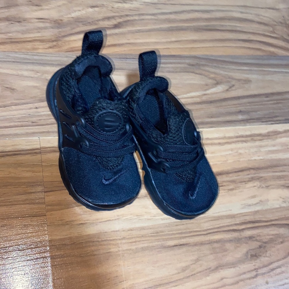 Nike tennis shoes